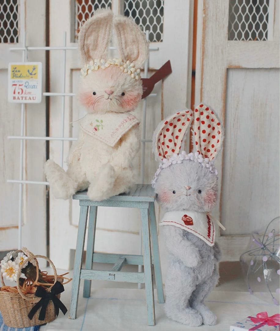 優しく微笑むうさちゃん 兎 ぬいぐるみ アーティストベア 海外作家様 部屋飾り