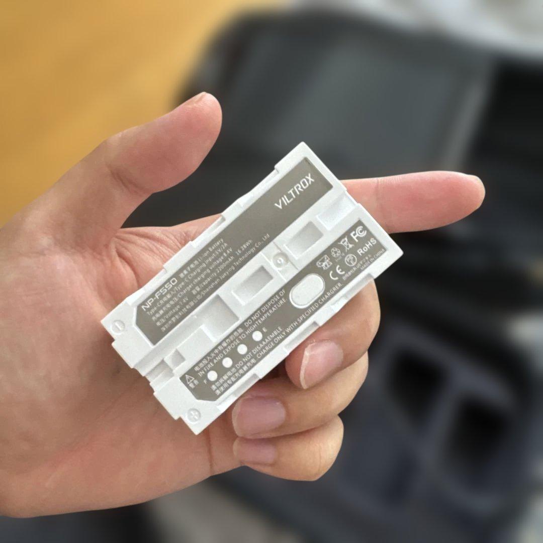 VILTROX DC-550 5.5inch 4K外部用液晶モニター