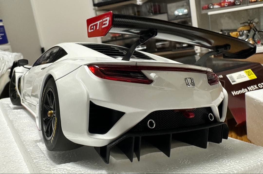 AUTOartホンダ NSX GT3 ミニカー 1/18