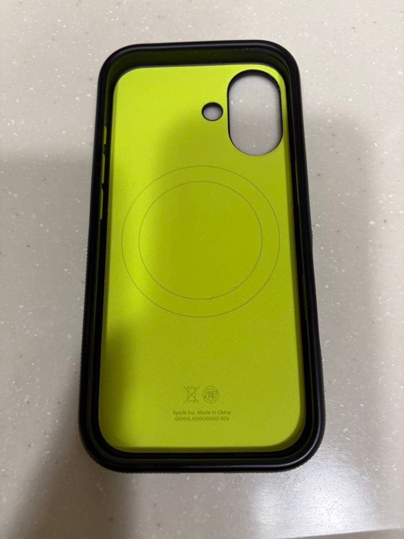 beats iPhone17ケース ブラック/グリーン