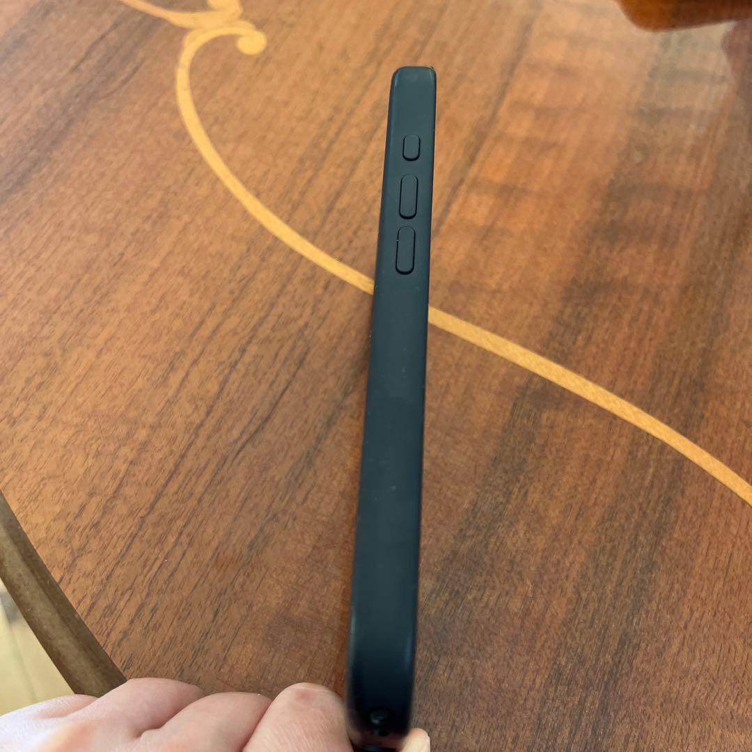 AppleiPhone17用ブラックシリコンケース