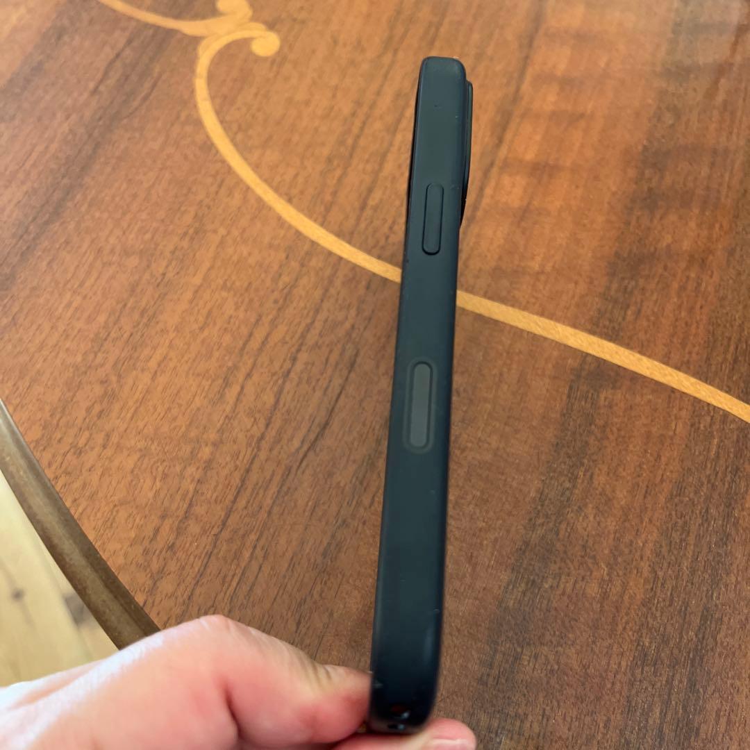 AppleiPhone17用ブラックシリコンケース