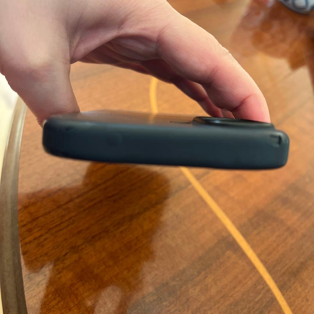 AppleiPhone17用ブラックシリコンケース