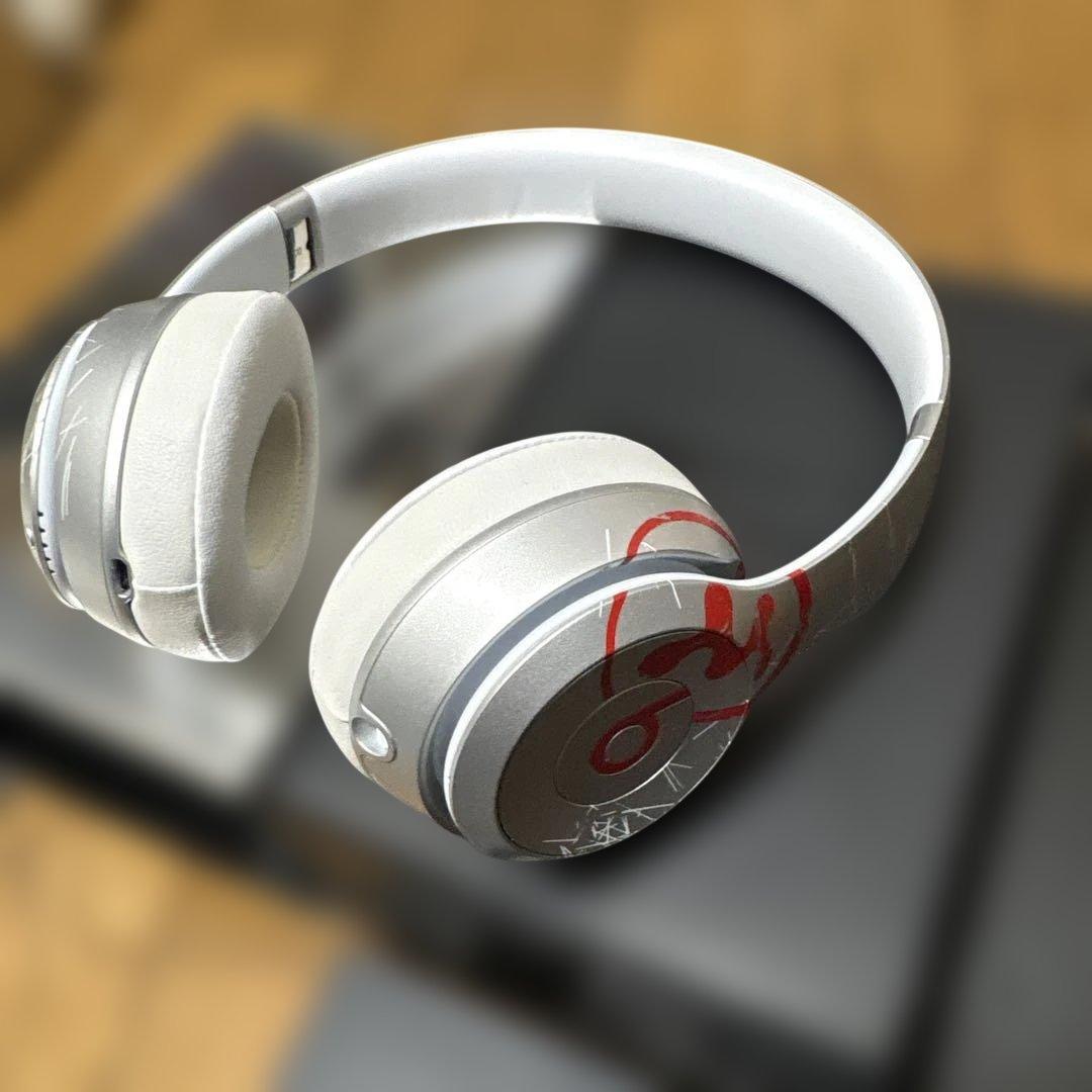 ヘッドホン Mowalola Beats Solo3 Wireless
