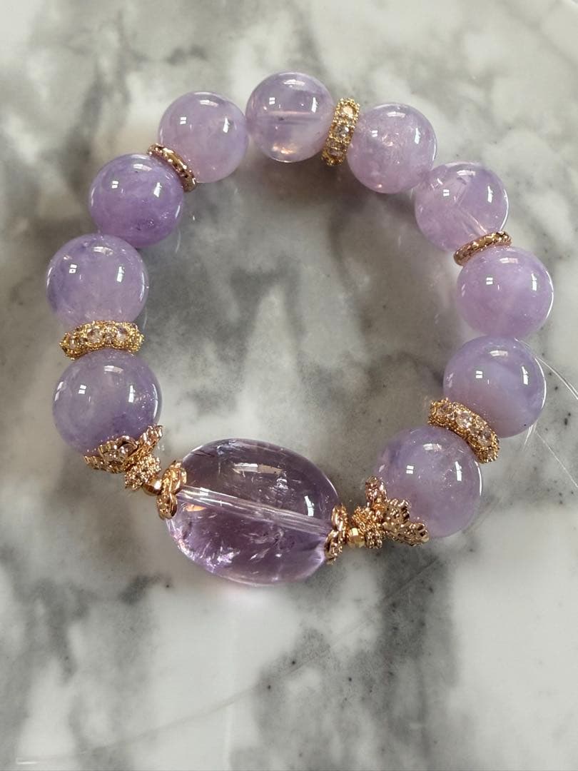 虹入りピンクアイリスアメジストとスコロライトのブレスレット