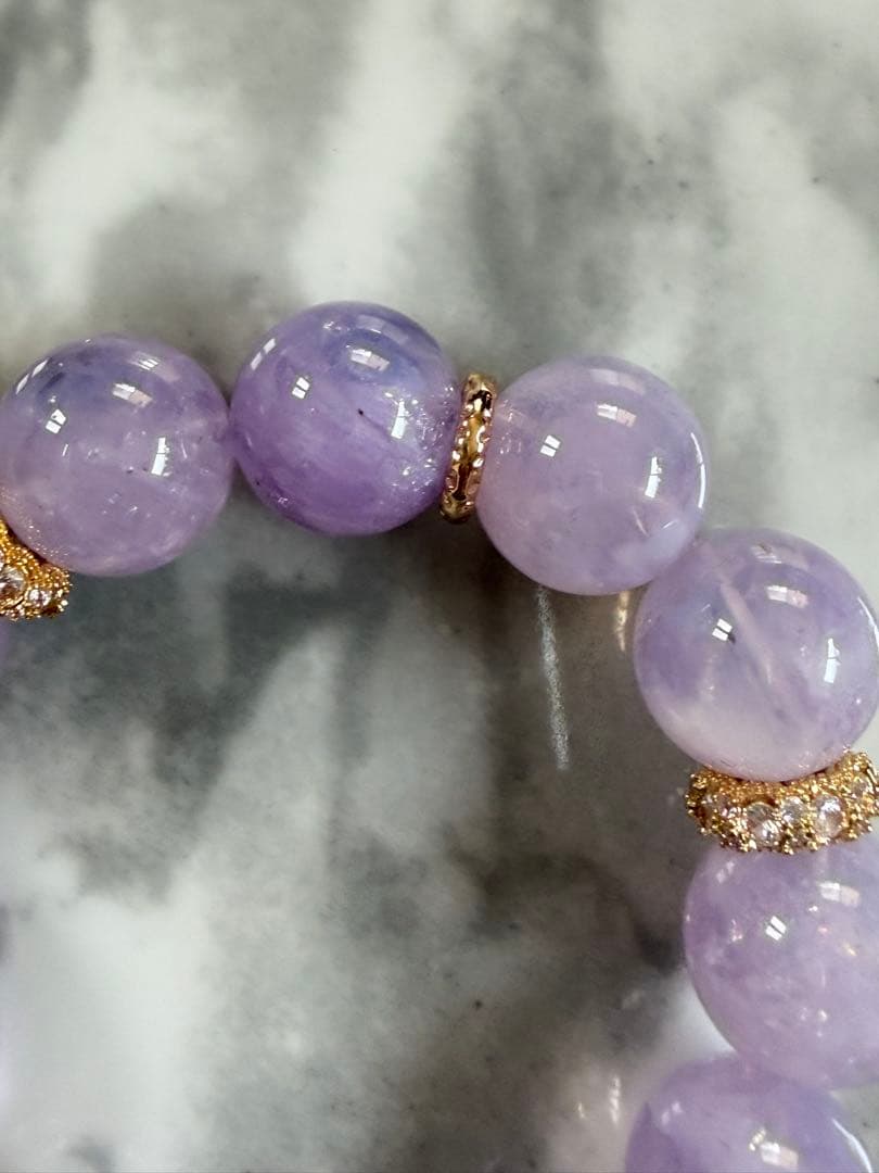 虹入りピンクアイリスアメジストとスコロライトのブレスレット