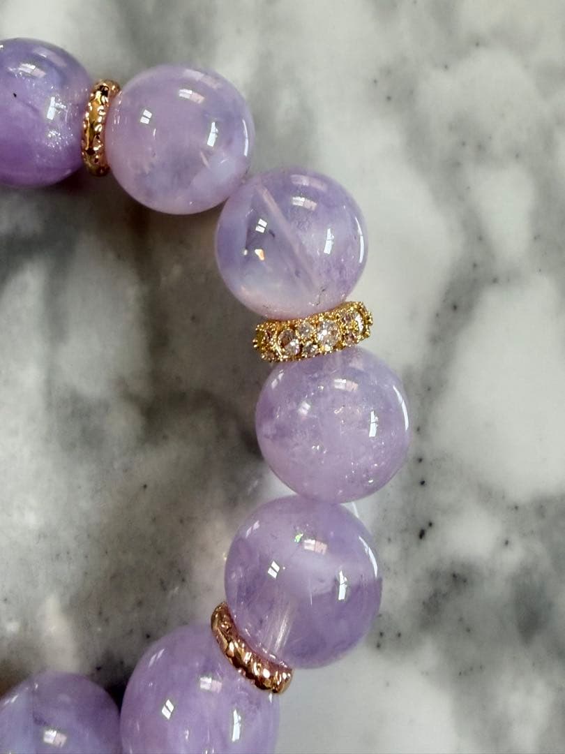 虹入りピンクアイリスアメジストとスコロライトのブレスレット