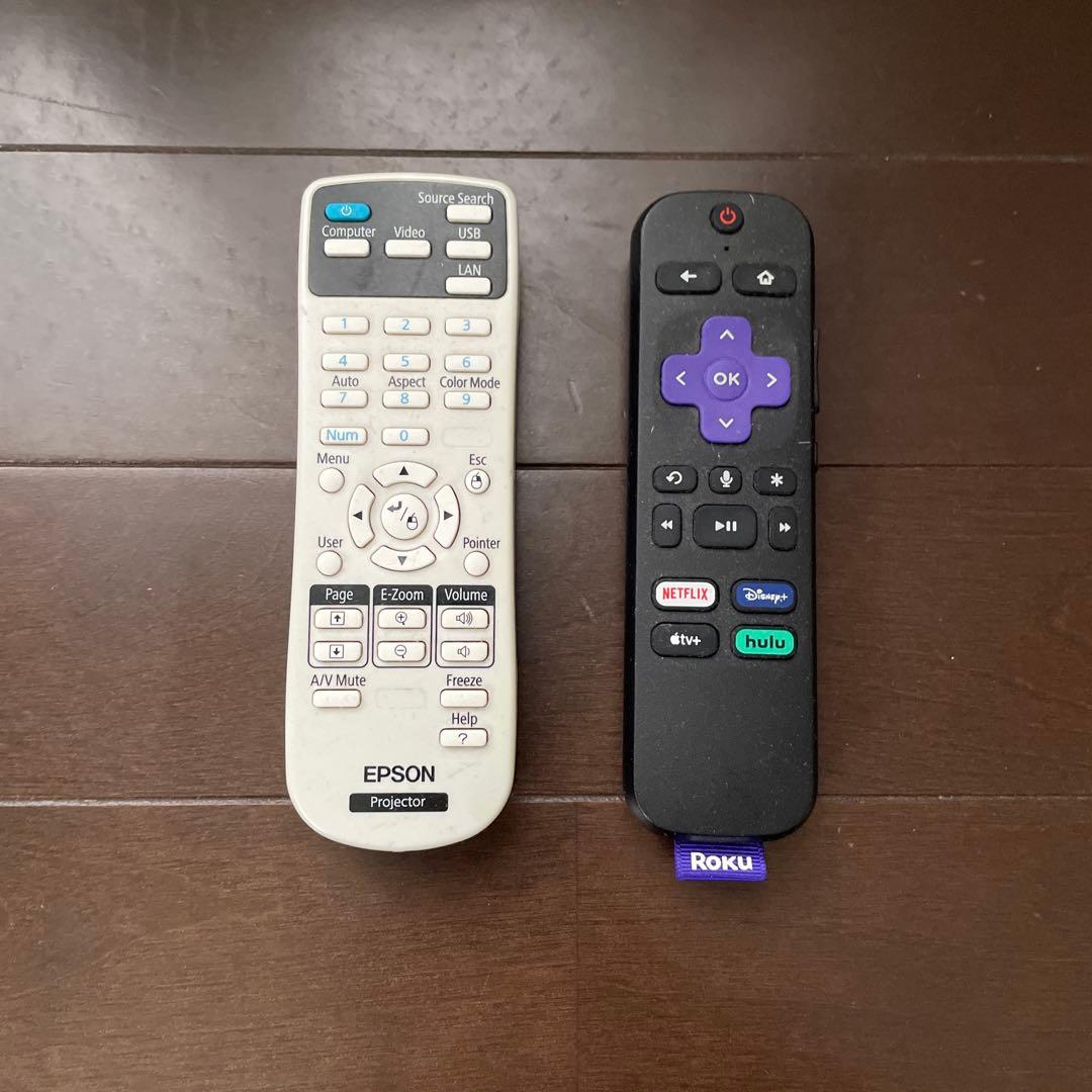 EPSON プロジェクター (Powerlite 98H)付属品• Roku付き
