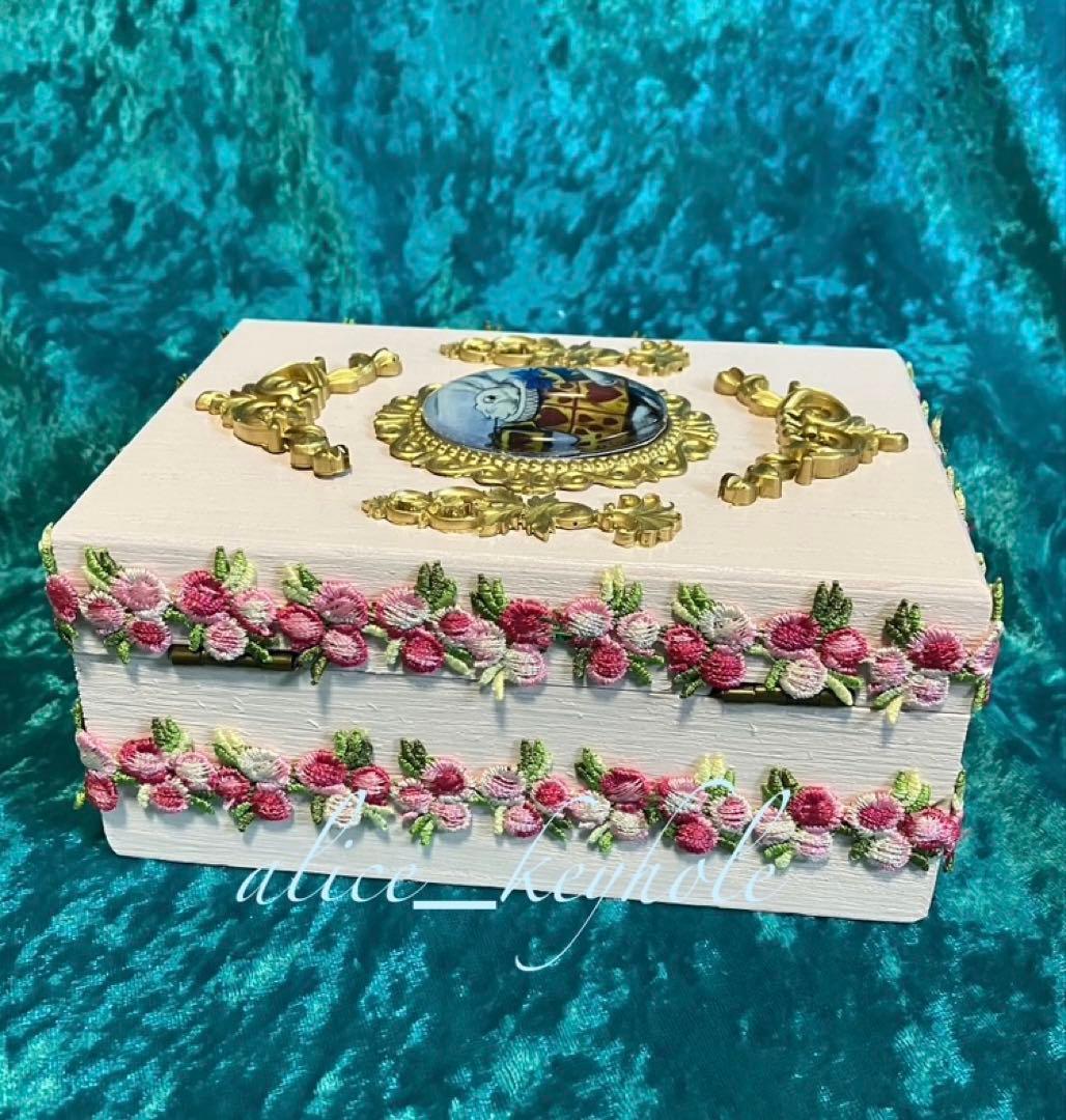 ミニョネットボックス「不思議の国のウサギ」