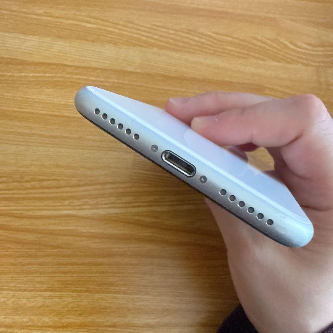 Apple iPhone SE 64GB 第2世代