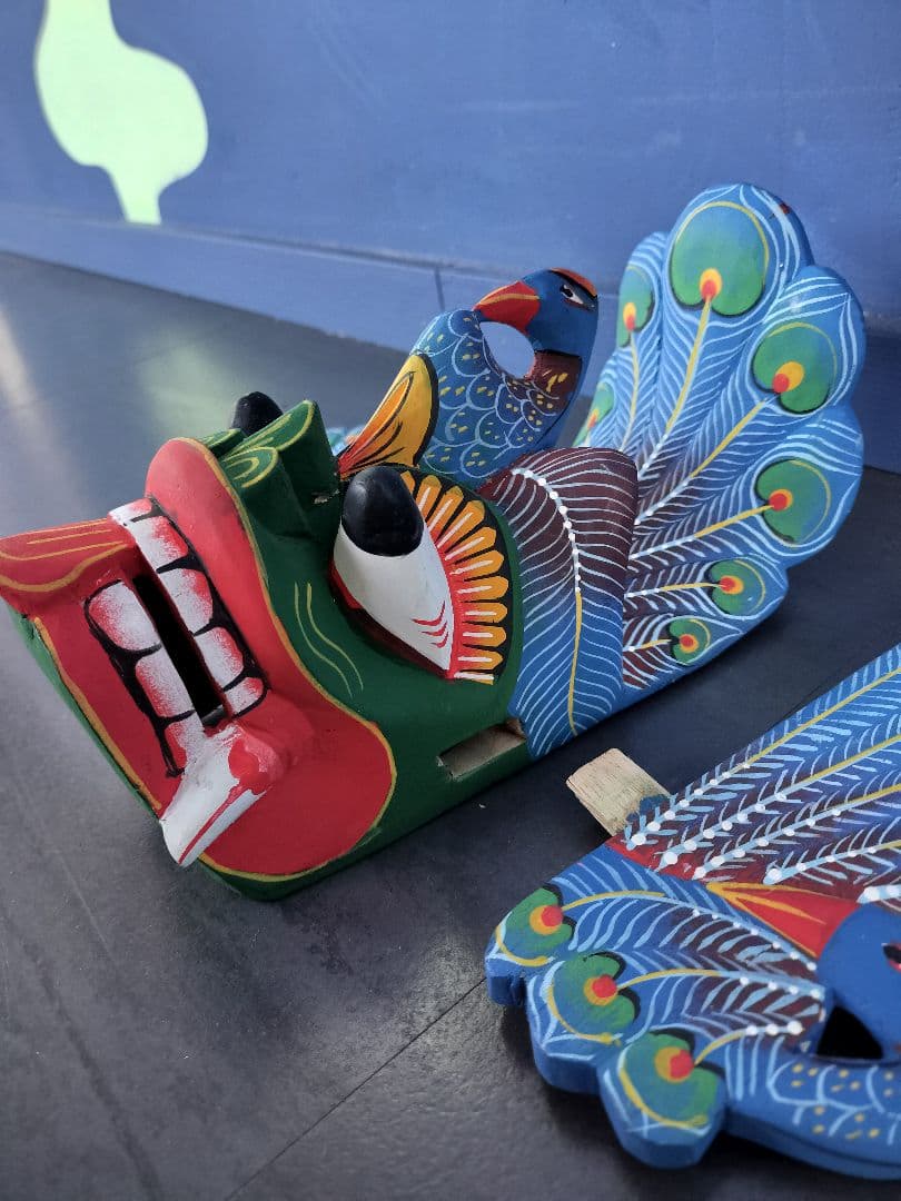 スリランカ 魔除けマスク 孔雀 呪物