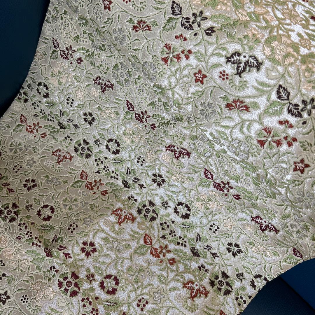 京都龍村美術織物　絹100% 花柄刺繍 テーブルセンタ