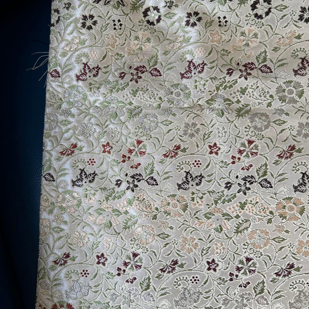 京都龍村美術織物　絹100% 花柄刺繍 テーブルセンタ