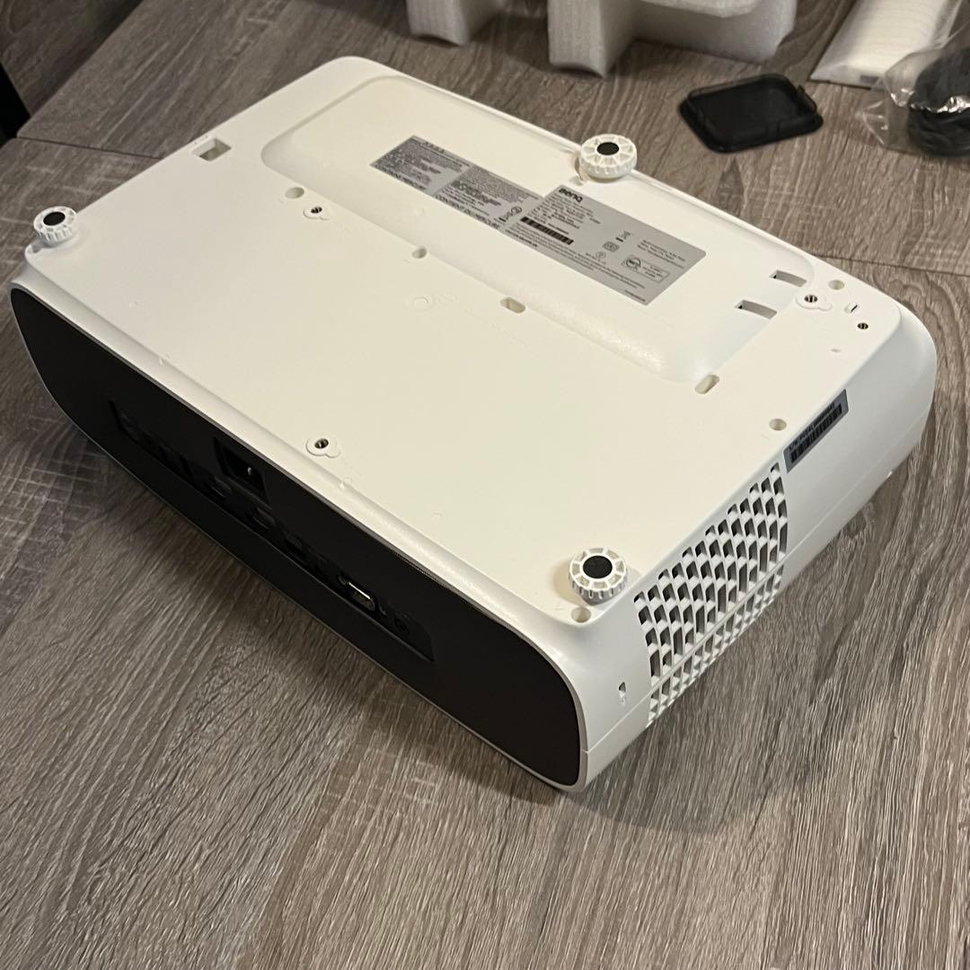 BenQ ht3550 ベンキュー　短焦点プロジェクター