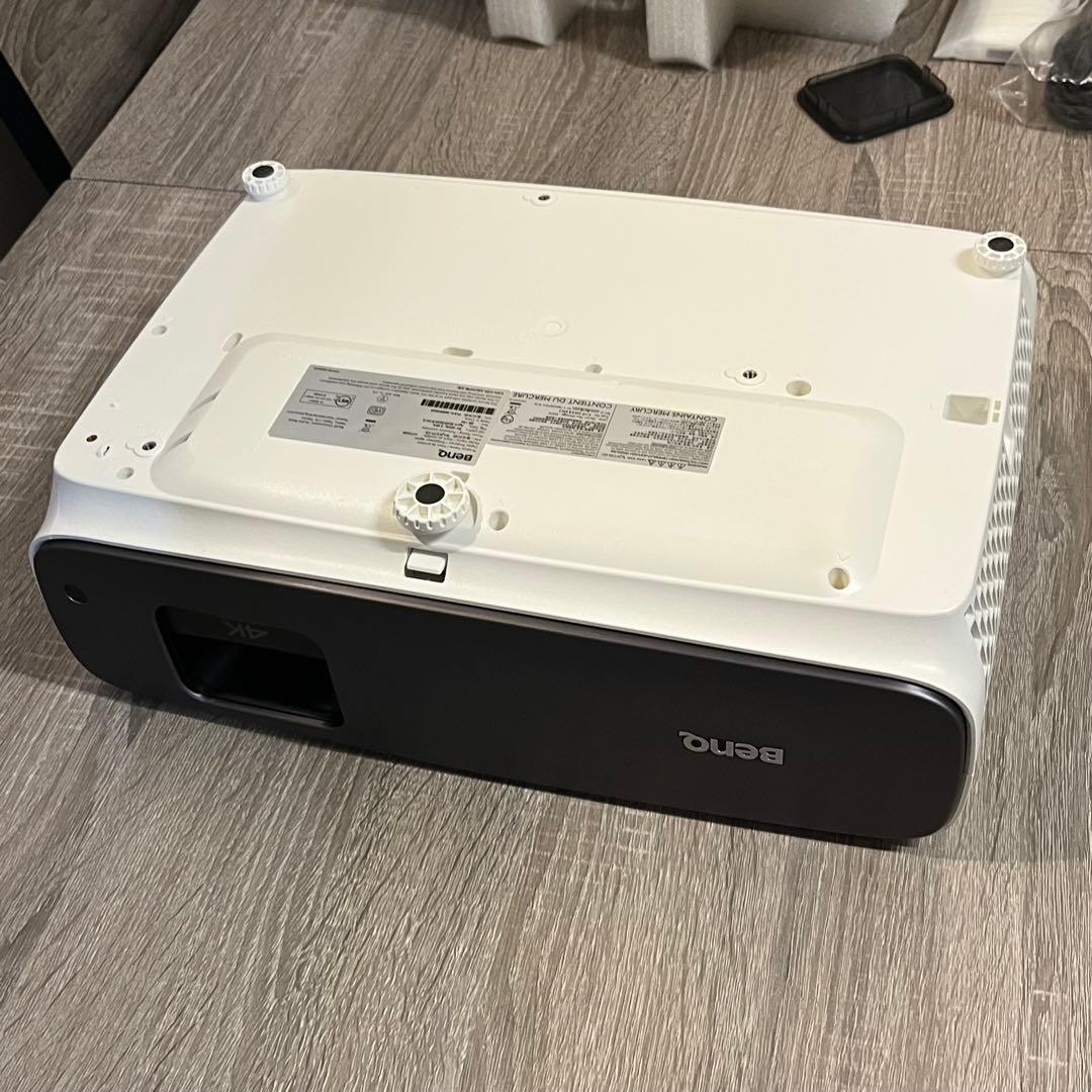 BenQ ht3550 ベンキュー　短焦点プロジェクター