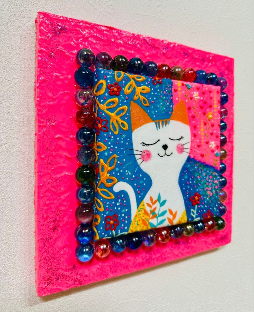 カラフルな猫の手作りビー玉アート☆アクリル画 【 白猫さんの夢みるひととき 】
