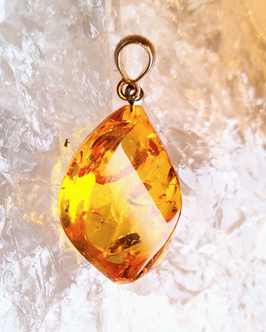 スパークリング琥珀アンバー　ペンダントトップ