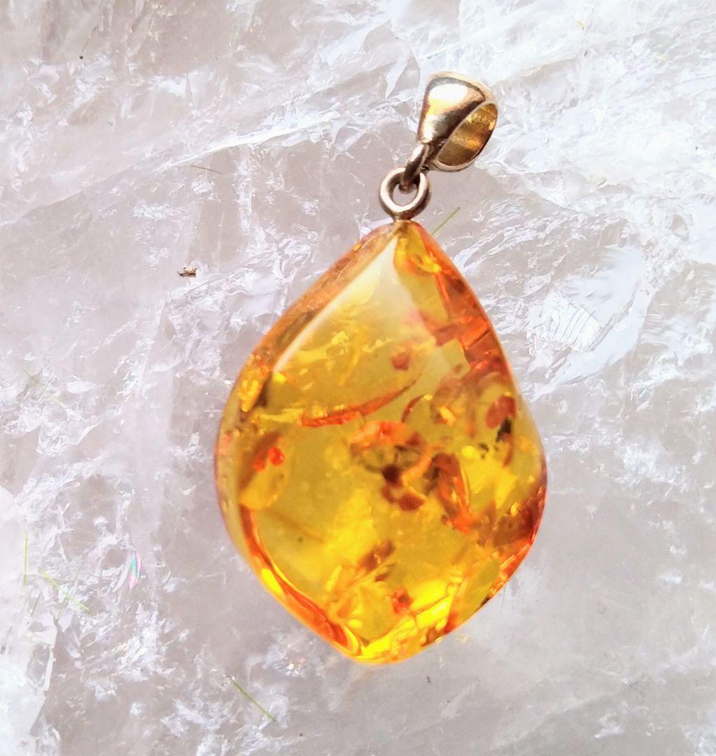 スパークリング琥珀アンバー　ペンダントトップ