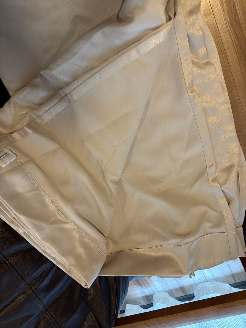 アイボリー 光沢仕上げ ドレープカーテン