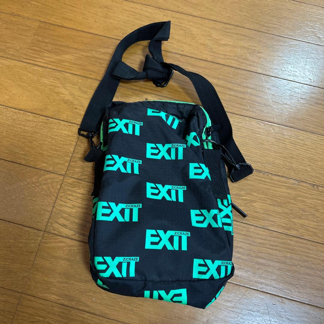 EXIT カバン
