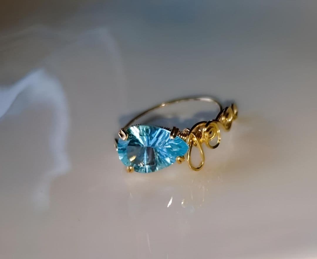 Kgf14 宝石ルース スイスブルートパーズ コンケーブ アラベスク リング