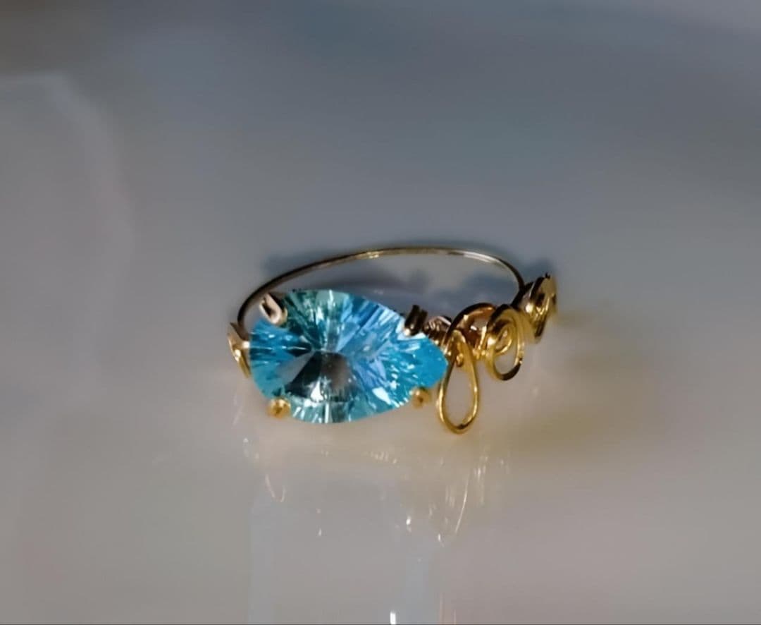 Kgf14 宝石ルース スイスブルートパーズ コンケーブ アラベスク リング