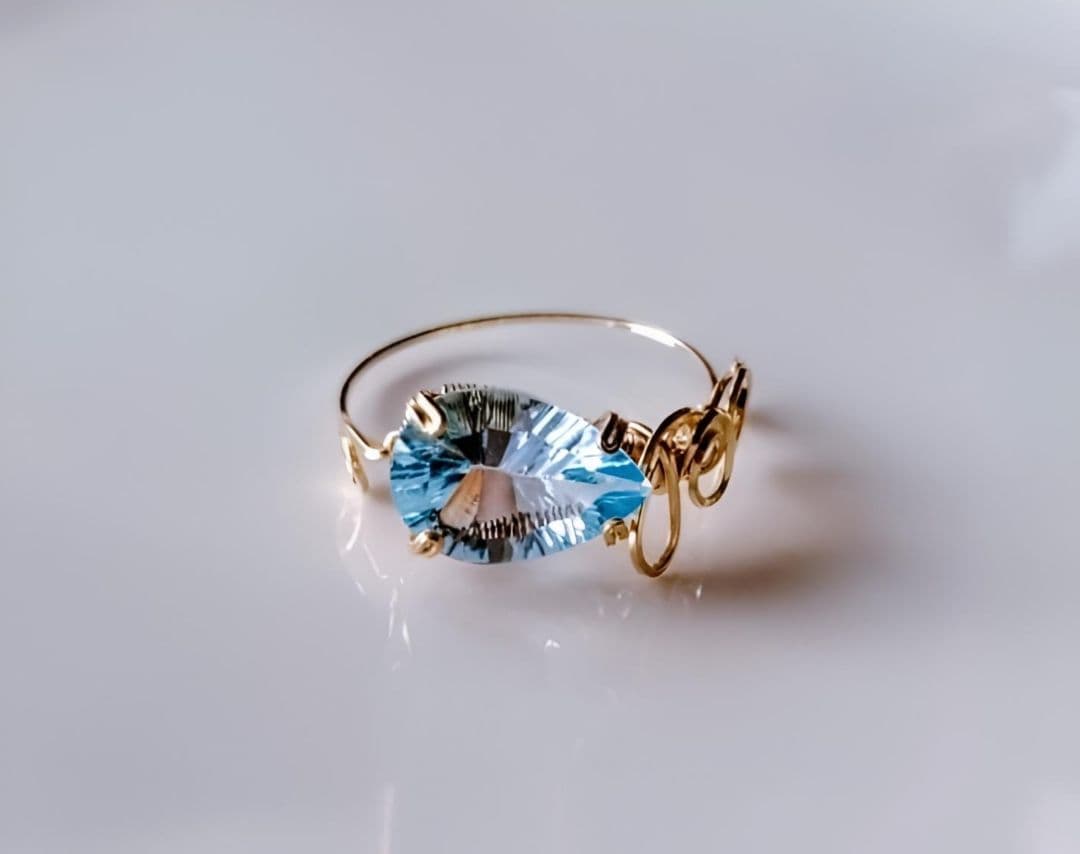 Kgf14 宝石ルース スイスブルートパーズ コンケーブ アラベスク リング