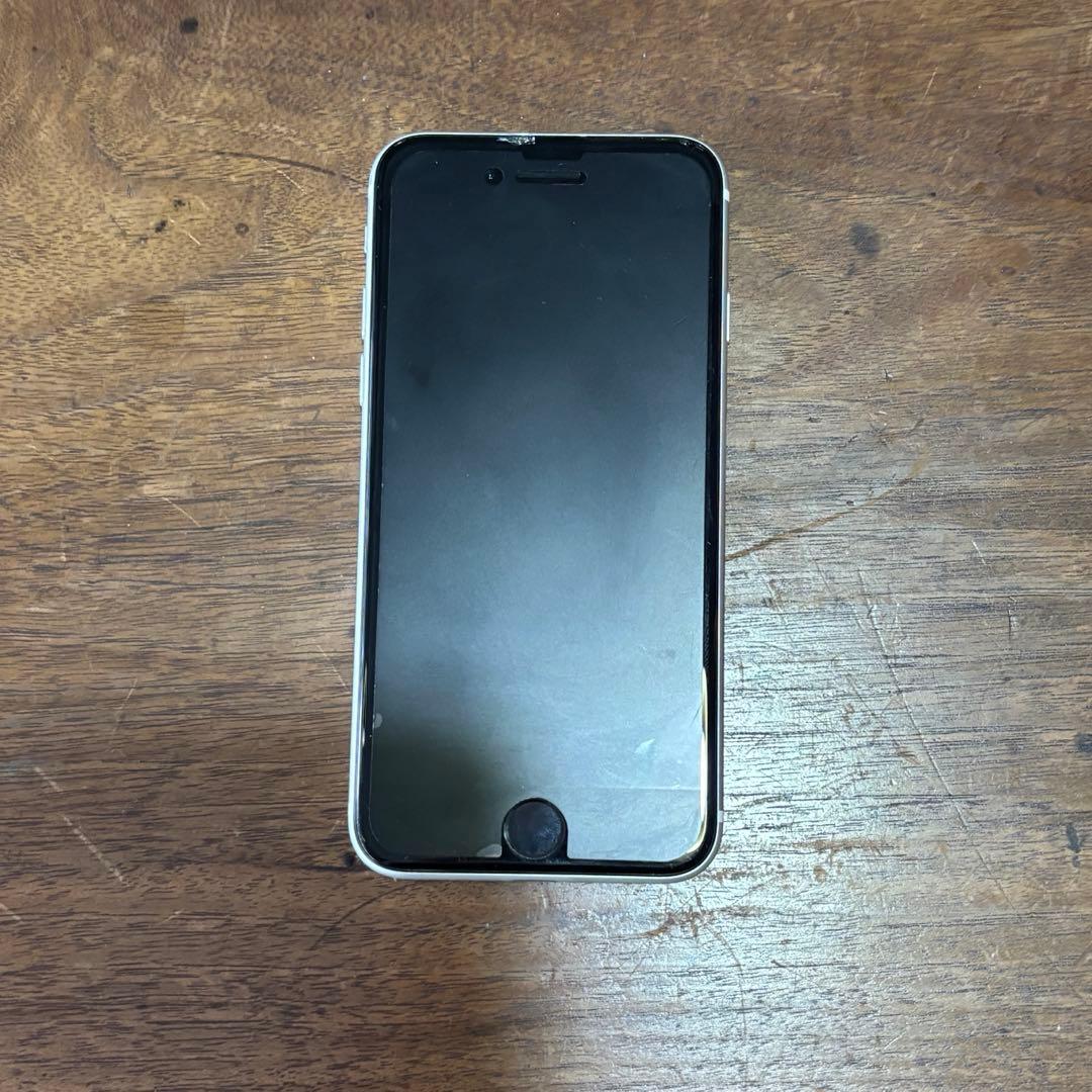 Apple iPhone SE(第2世代)ホワイト ケース付き