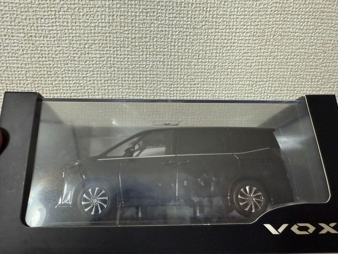 Voxy ブラック ミニカー 1/30 スケール