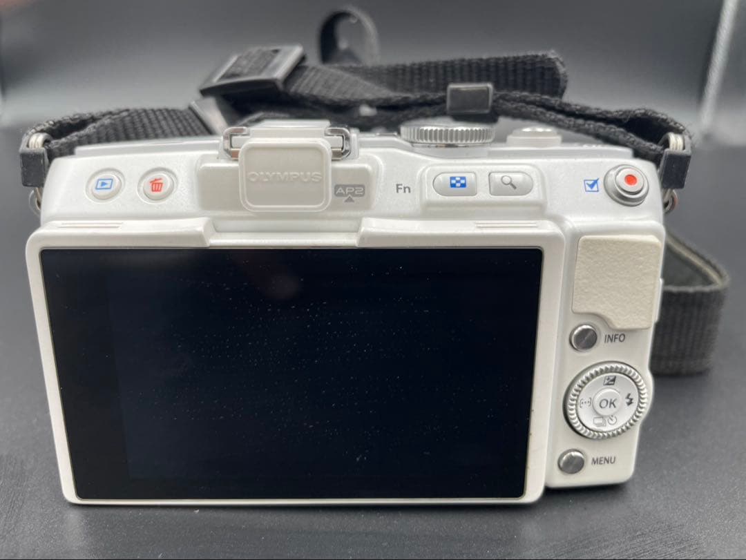 OLYMPUS E-PL6 ミラーレス一眼カメラ