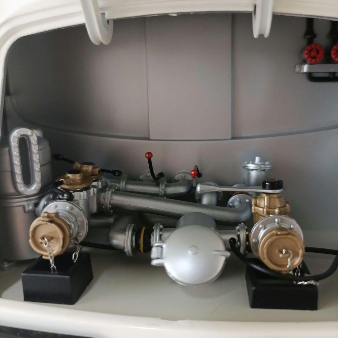 ミニチャンプス製　メルセデスベンツ L6600 タンクワゴン 1/18
