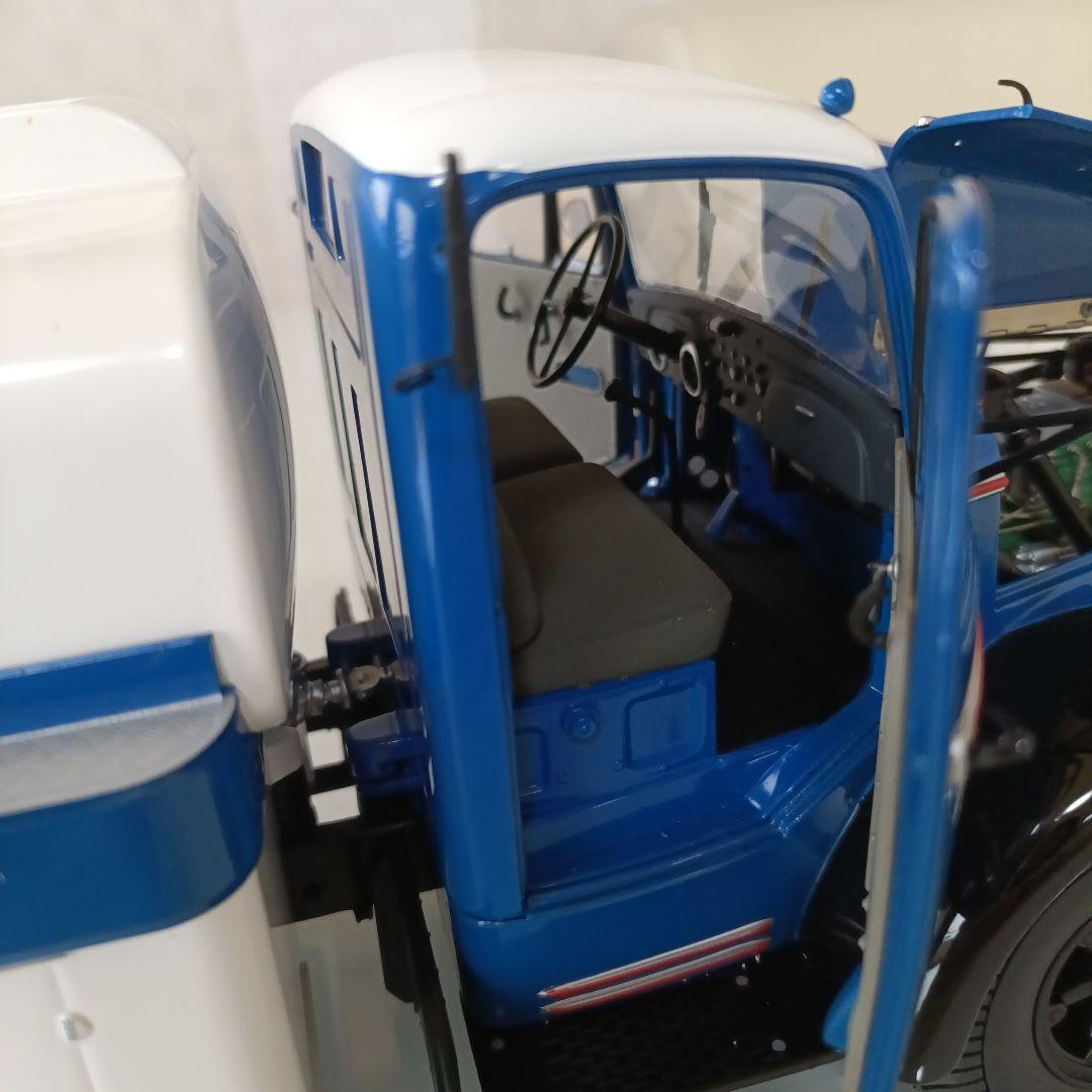 ミニチャンプス製　メルセデスベンツ L6600 タンクワゴン 1/18