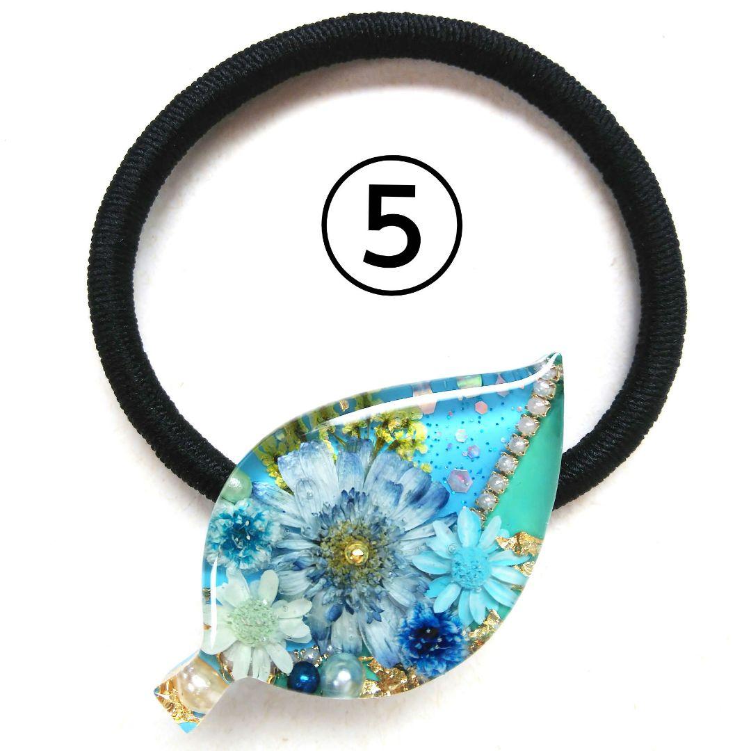 ヘアゴム レジン オーバル型 天然石アクアマリンとキラキラお花畑