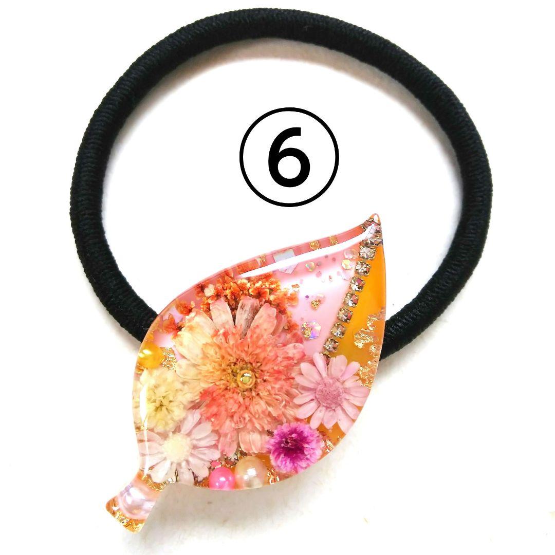 ヘアゴム レジン オーバル型 天然石アクアマリンとキラキラお花畑