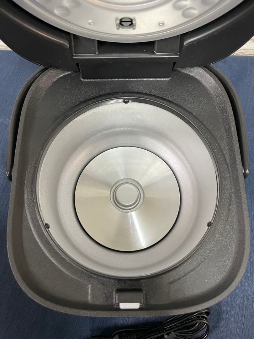 【高年式】TIGER 炊飯器 3合炊き　JBS-B055 25年製