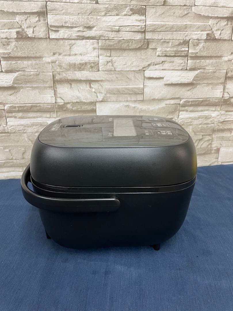 【高年式】TIGER 炊飯器 3合炊き　JBS-B055 25年製