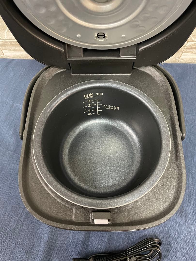 【高年式】TIGER 炊飯器 3合炊き　JBS-B055 25年製