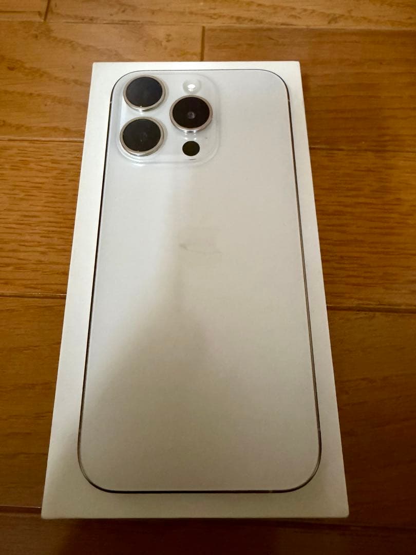 【美品】iPhone 15 Pro 256GB ホワイト