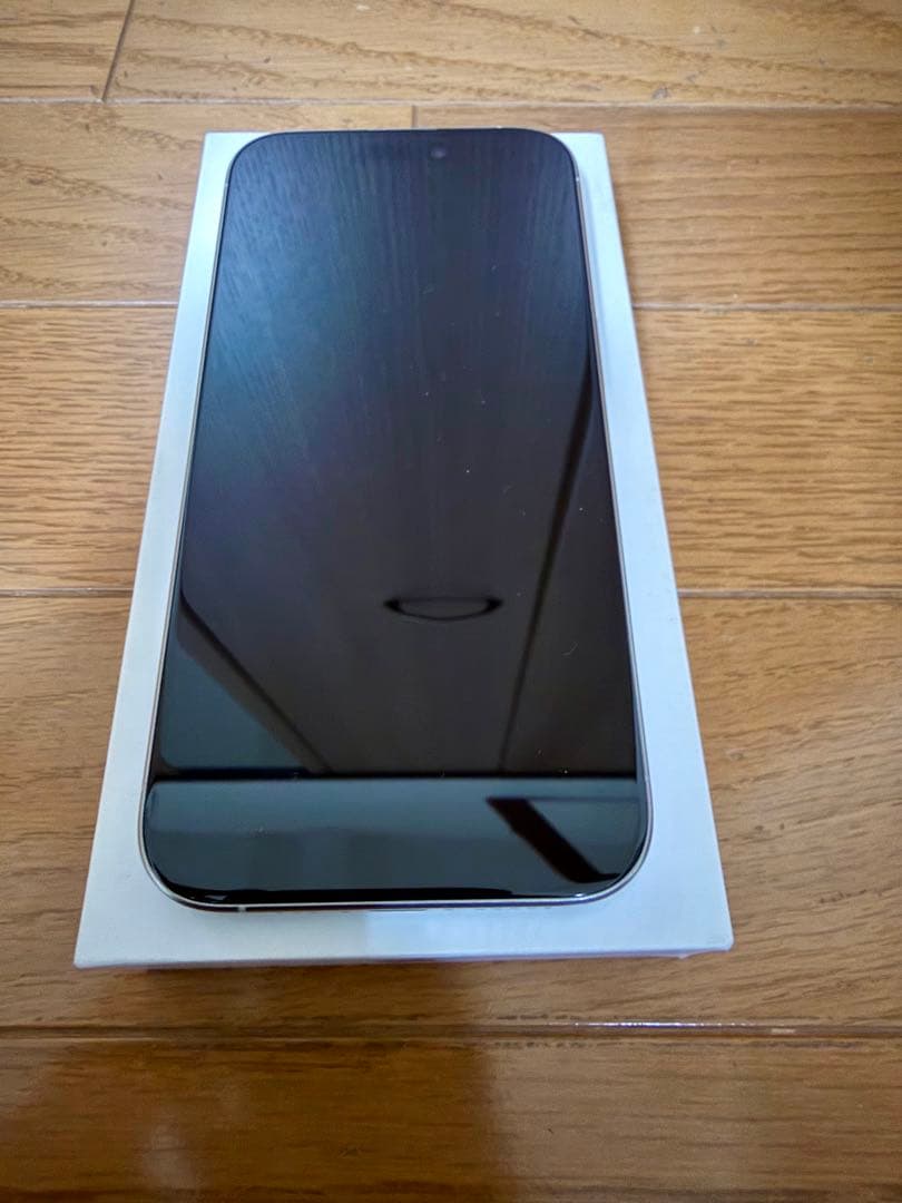 【美品】iPhone 15 Pro 256GB ホワイト