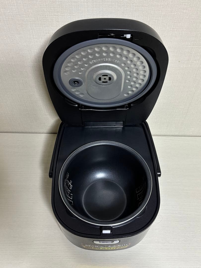 アイリスオーヤマ 大火力IH炊飯器 黒・赤