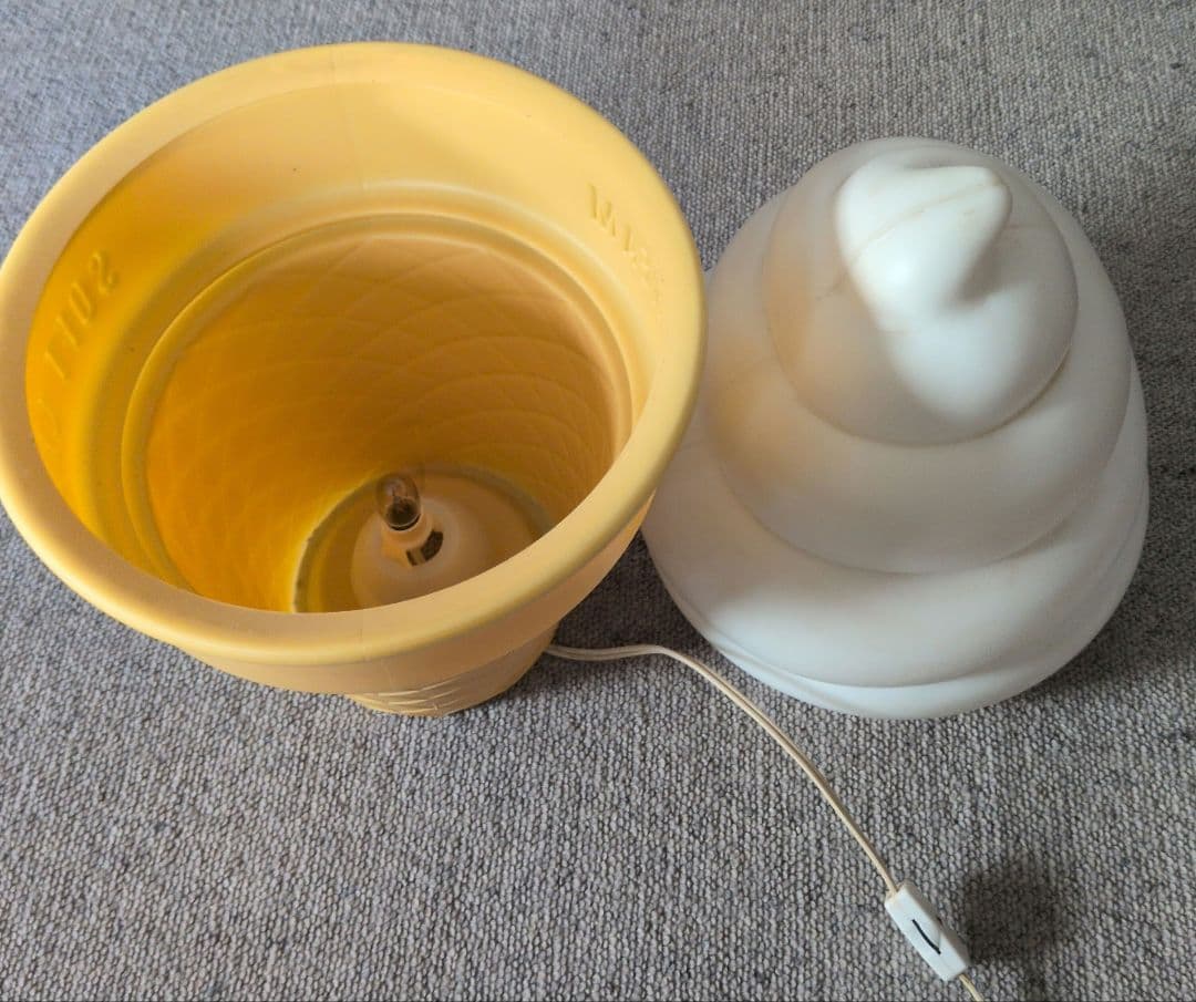 ソフトクリーム型スタンドライト昭和レトロ