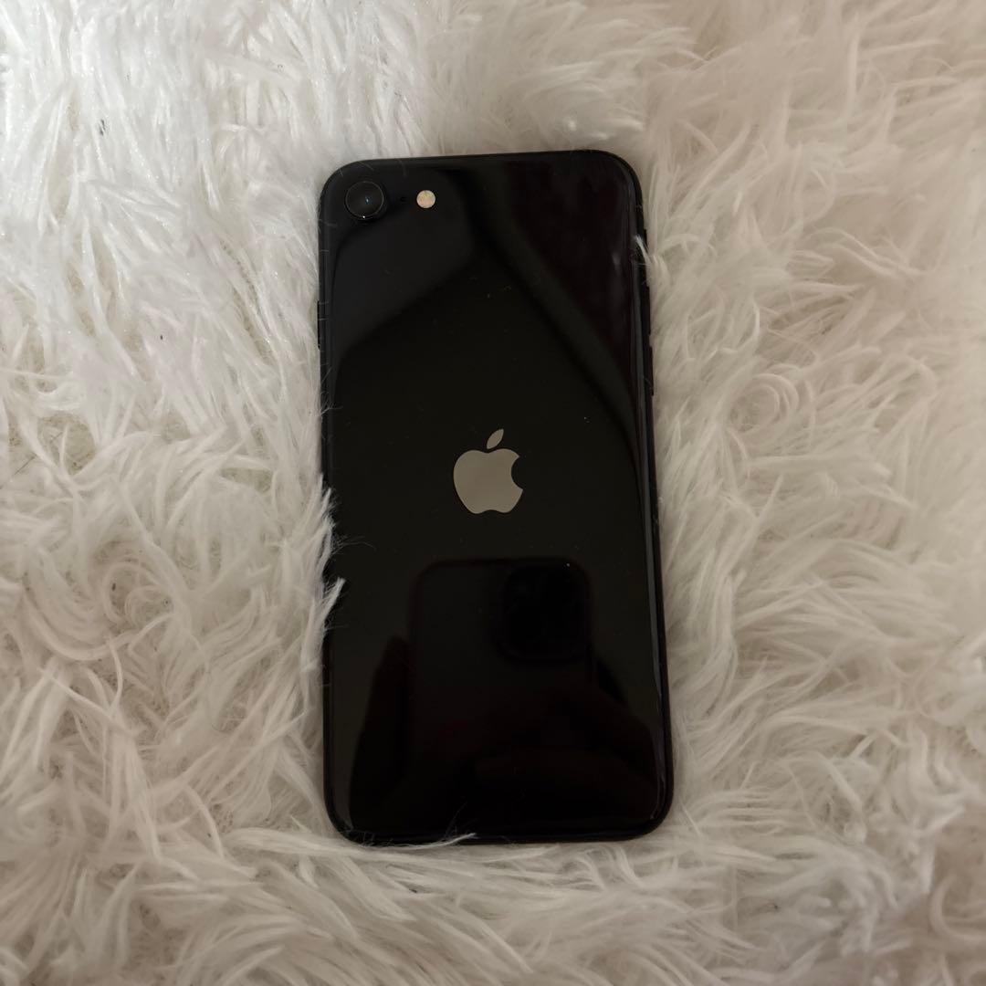 Apple iPhone SEブラック 本体