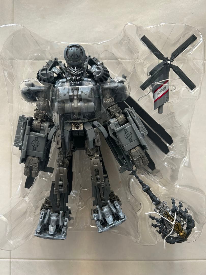トランスフォーマー　スタジオシリーズ ブラックアウト　SS-08