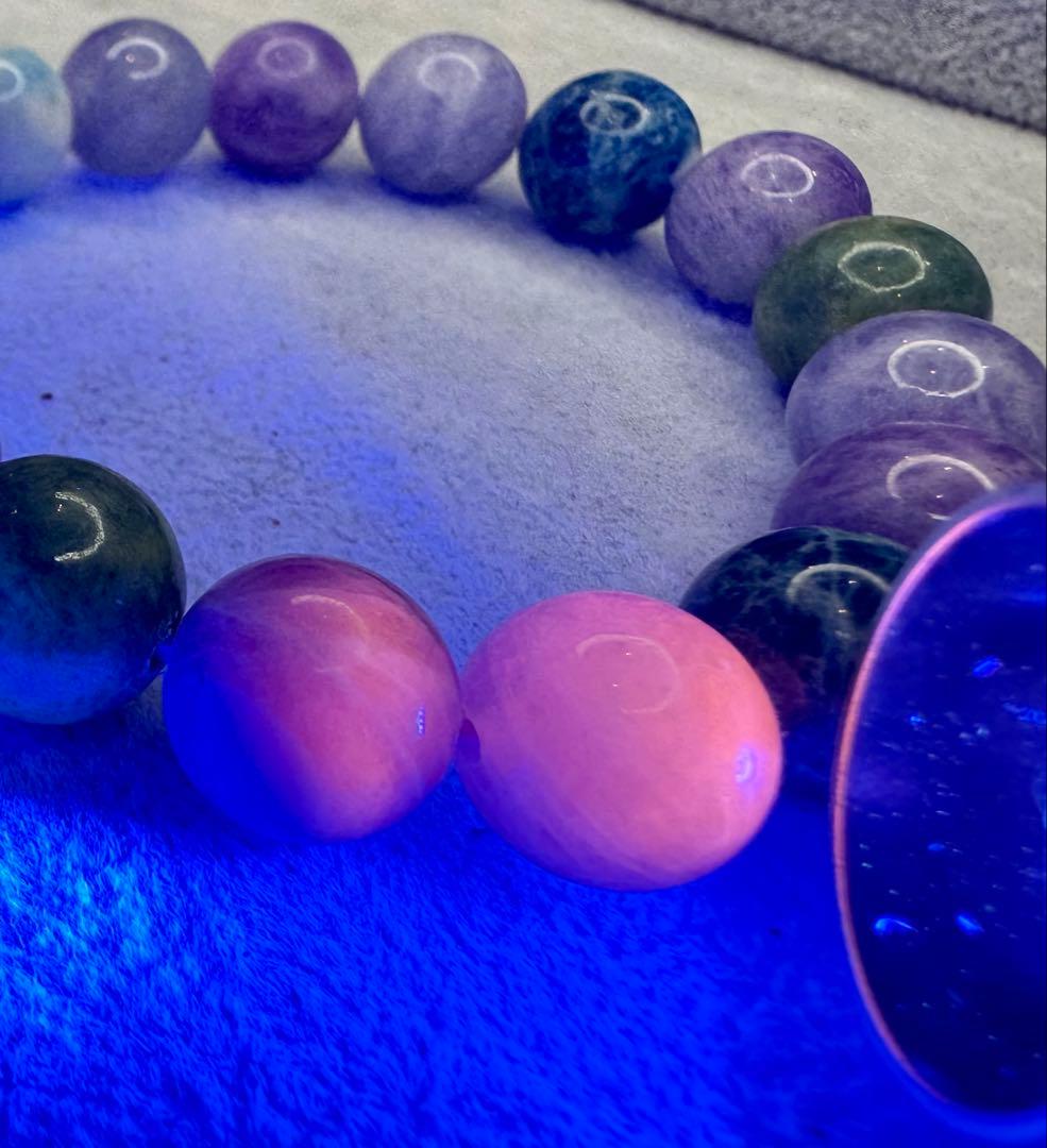 ブルーハックマナイト　蛍光反応が美しい　11.5mm