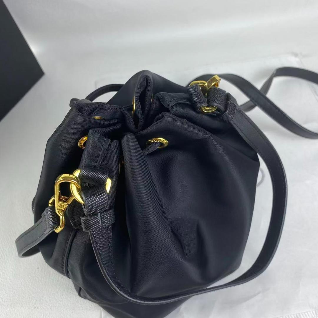 美品 PRADA ノベルティショルダーバッグ バケットバッグ