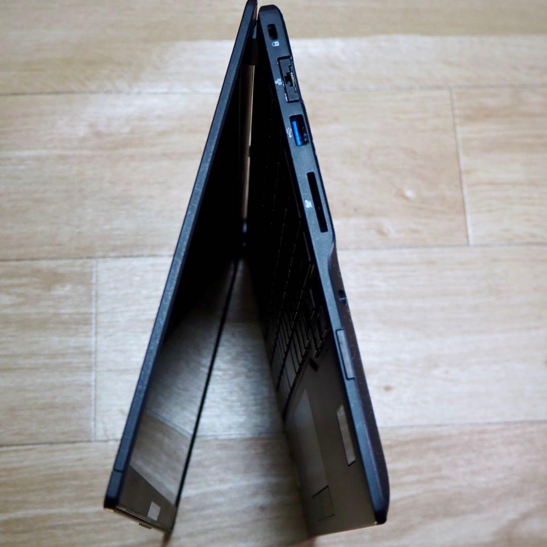 2⭕️ 超軽量富士通ノートPC　LIFEBOOK U939/B