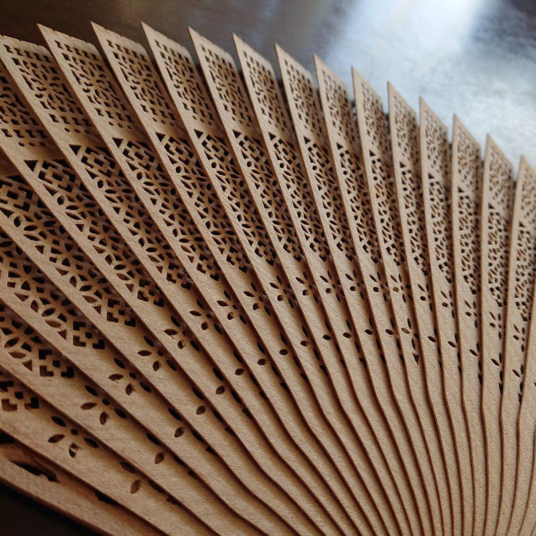 木製透かし彫り扇子 専用ケース付き