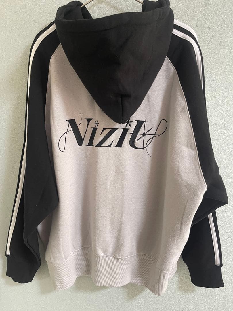 NiziU awake フーディー　パーカー　Mサイズ