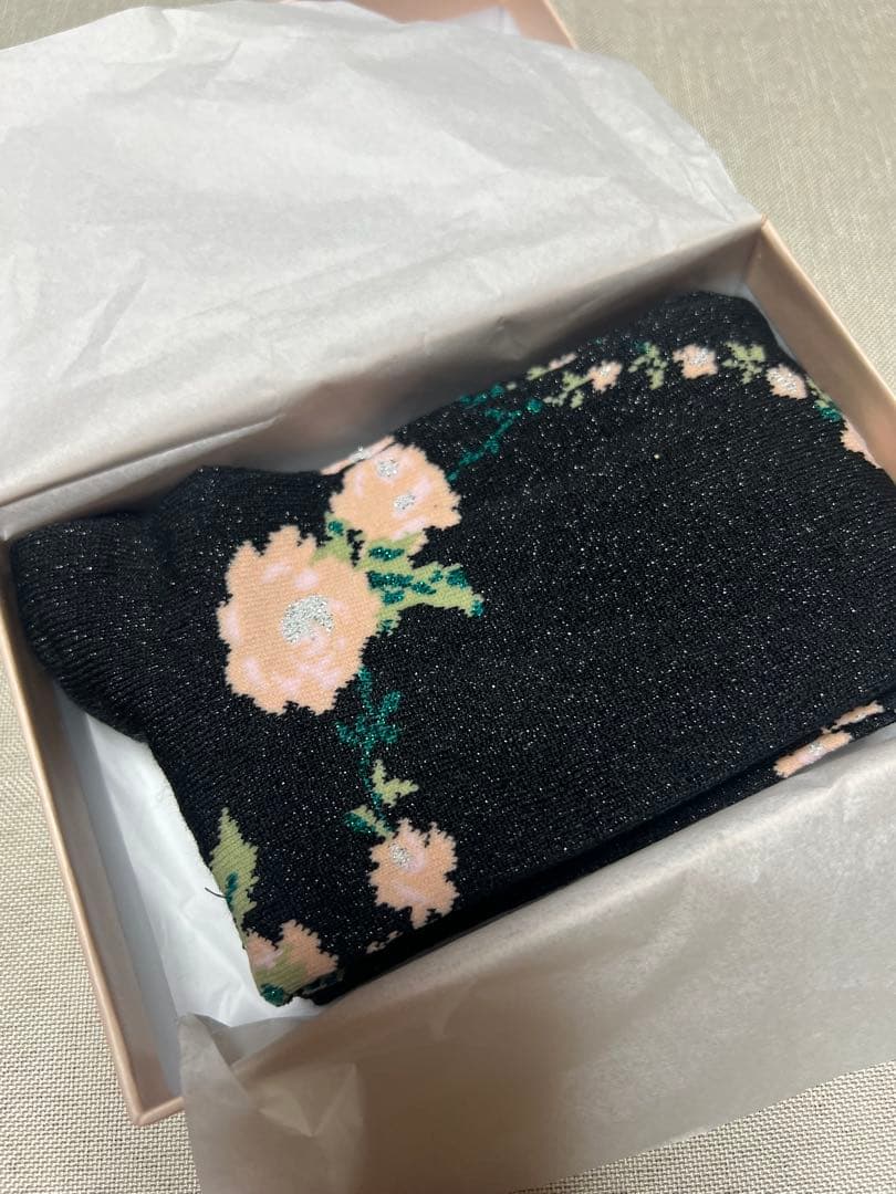 Simone Rocha フラワープリントソックス　花柄ラメ入り黒花柄ソックス