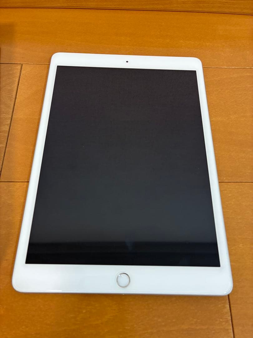 Apple iPad シルバー 本体 第8世代　箱付き
